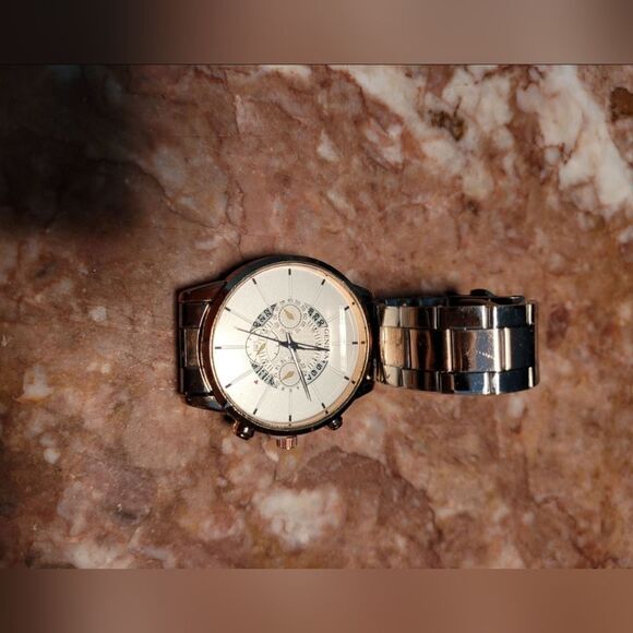 Watch - Picture 2 of 3